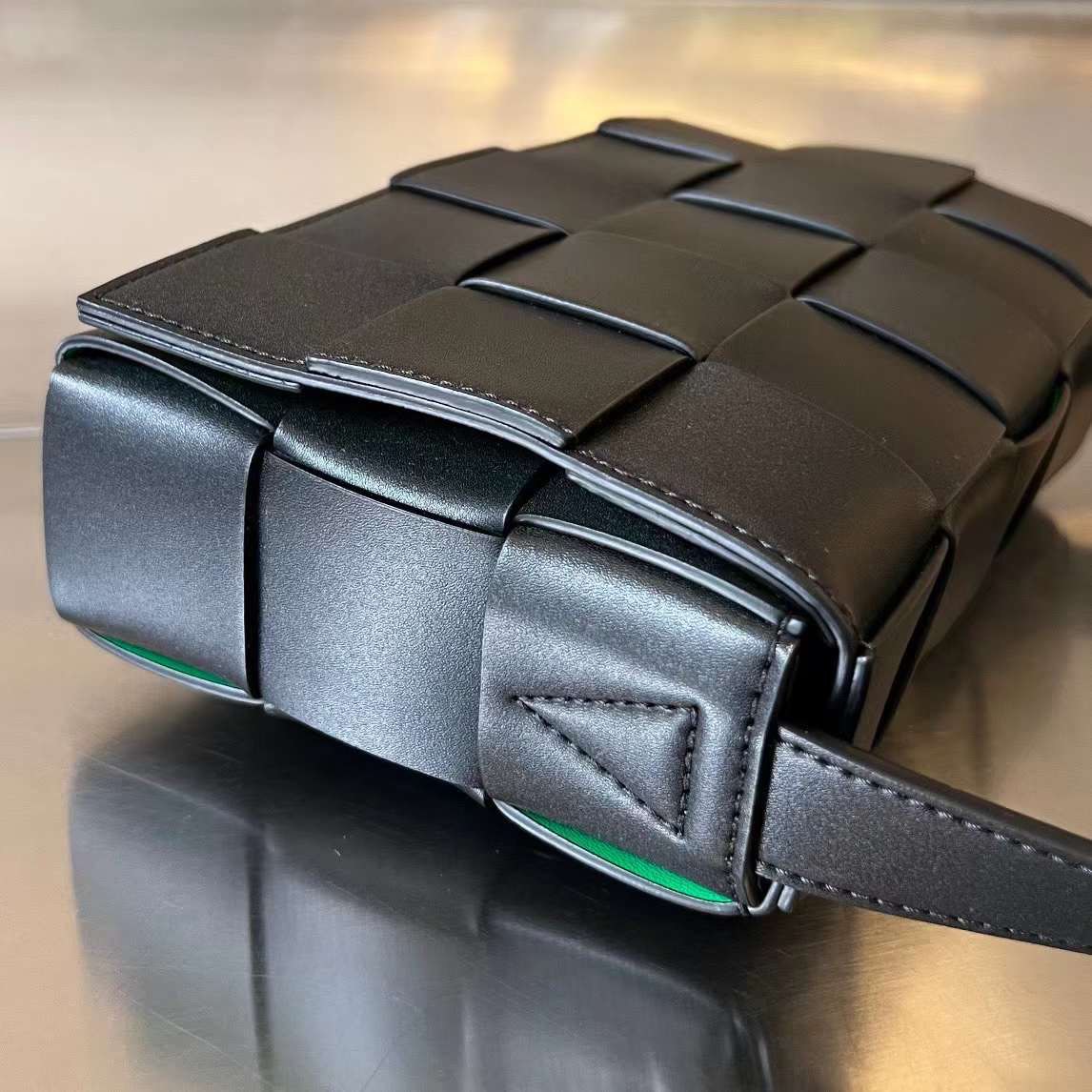 보테가 베네타 레더 카세트백