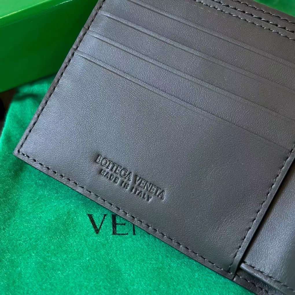 보테가 인트레치아토 가족지갑