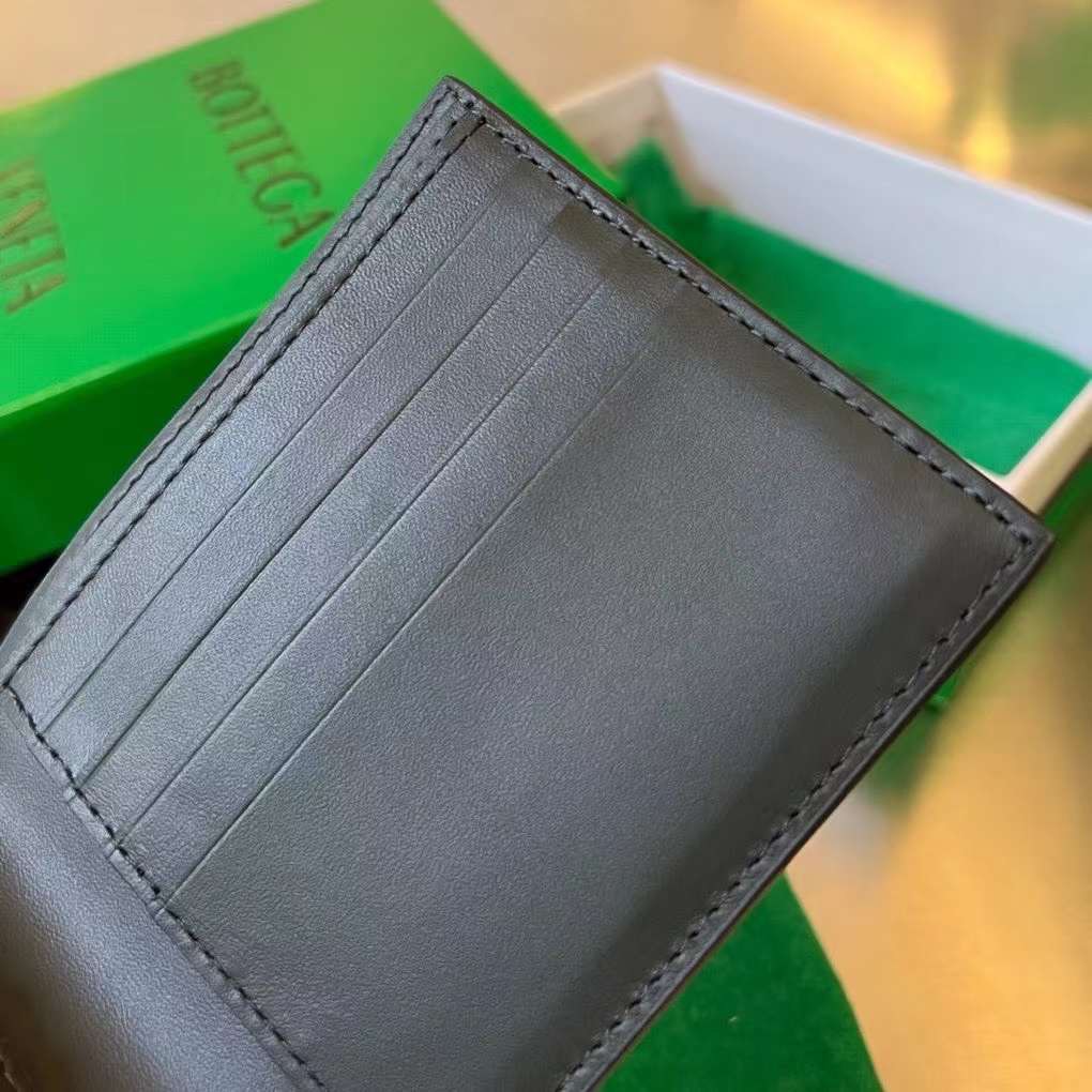 보테가 인트레치아토 가족지갑