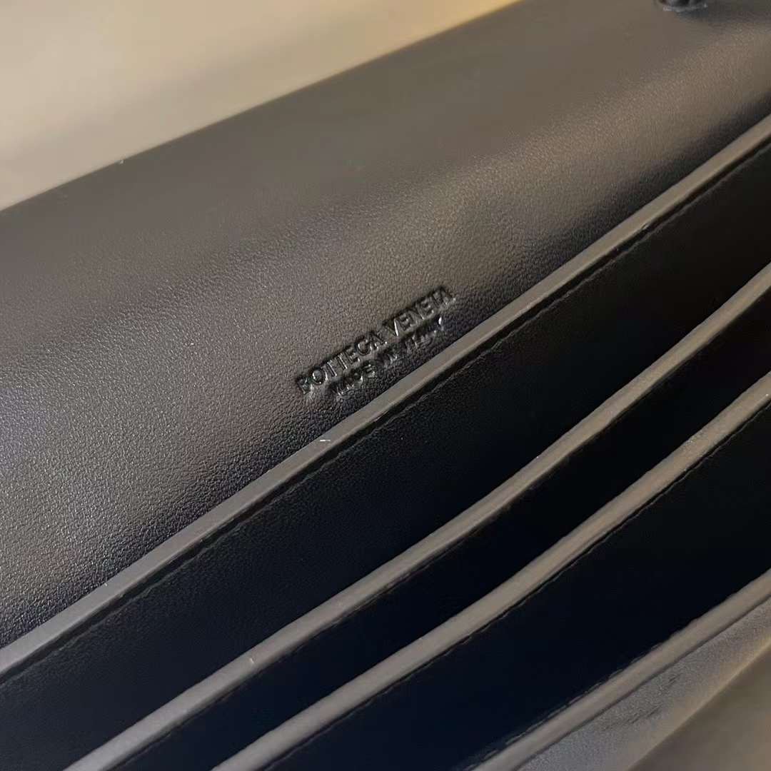 보테가 베네타 트리오 파우치 온 스트랩 (색상 3종)