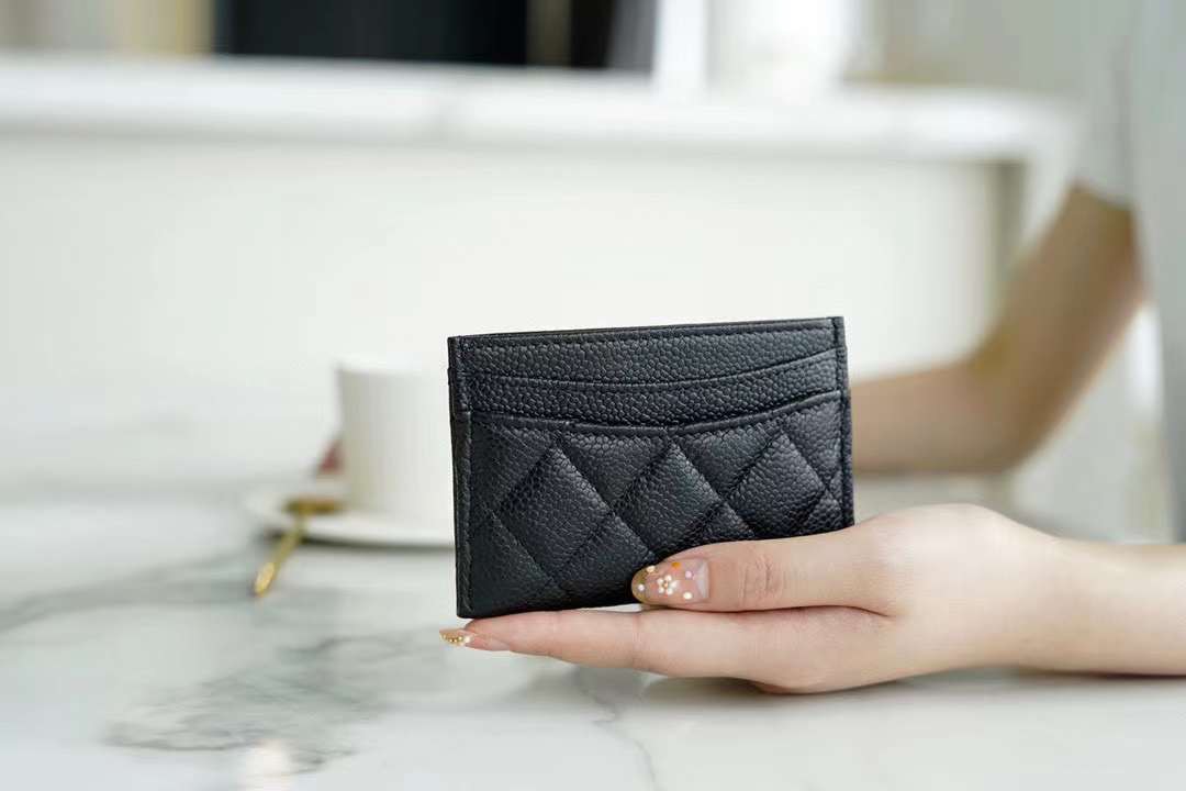 샤넬 클래식 캐비어 슬롯 블랙 카드지갑