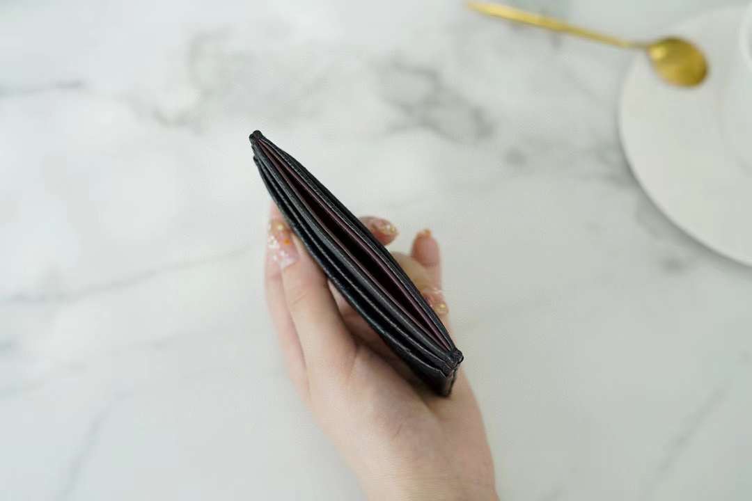 샤넬 클래식 캐비어 슬롯 블랙 카드지갑