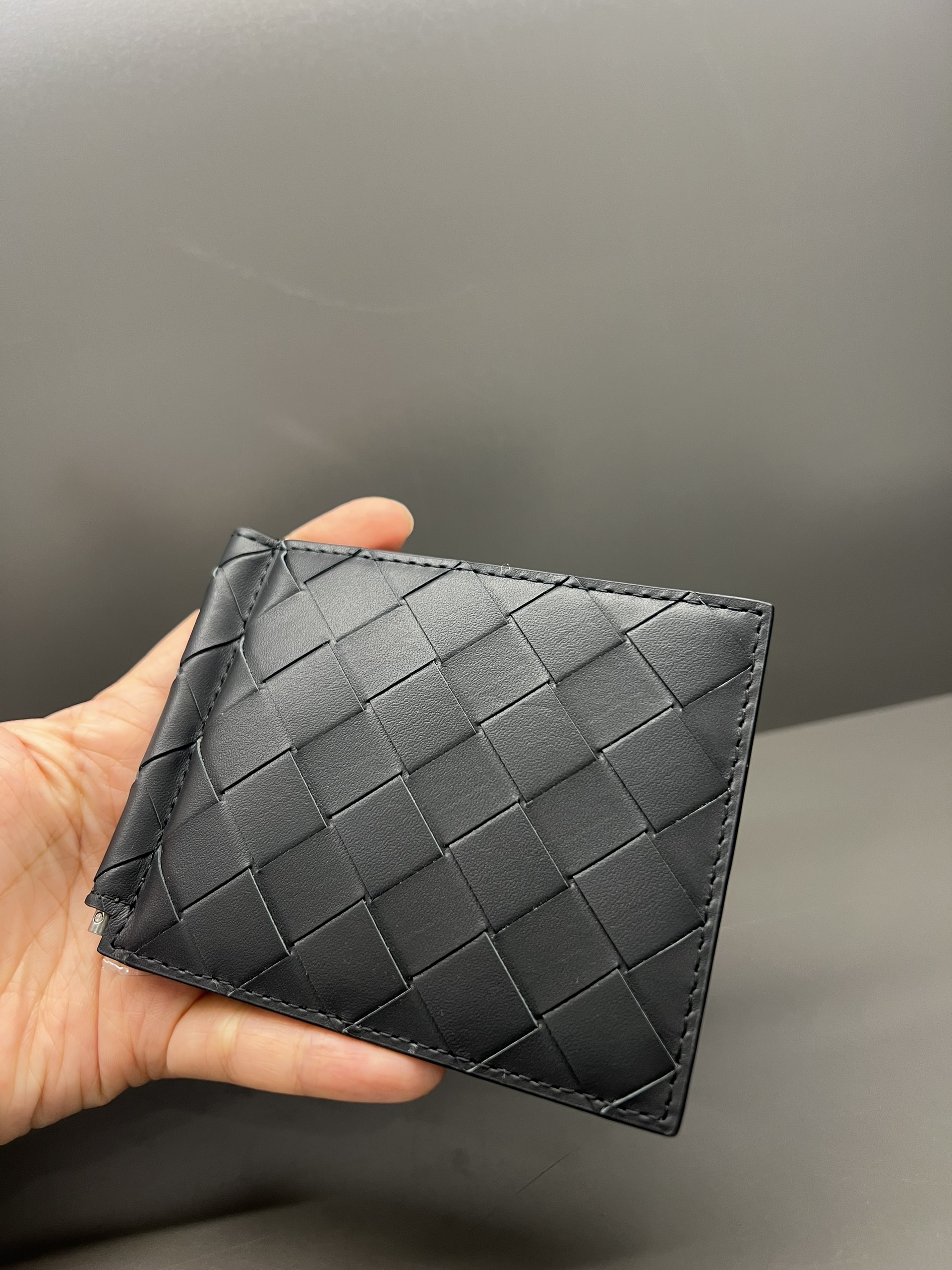 보테가 Intrecciato Bill Clip Wallet