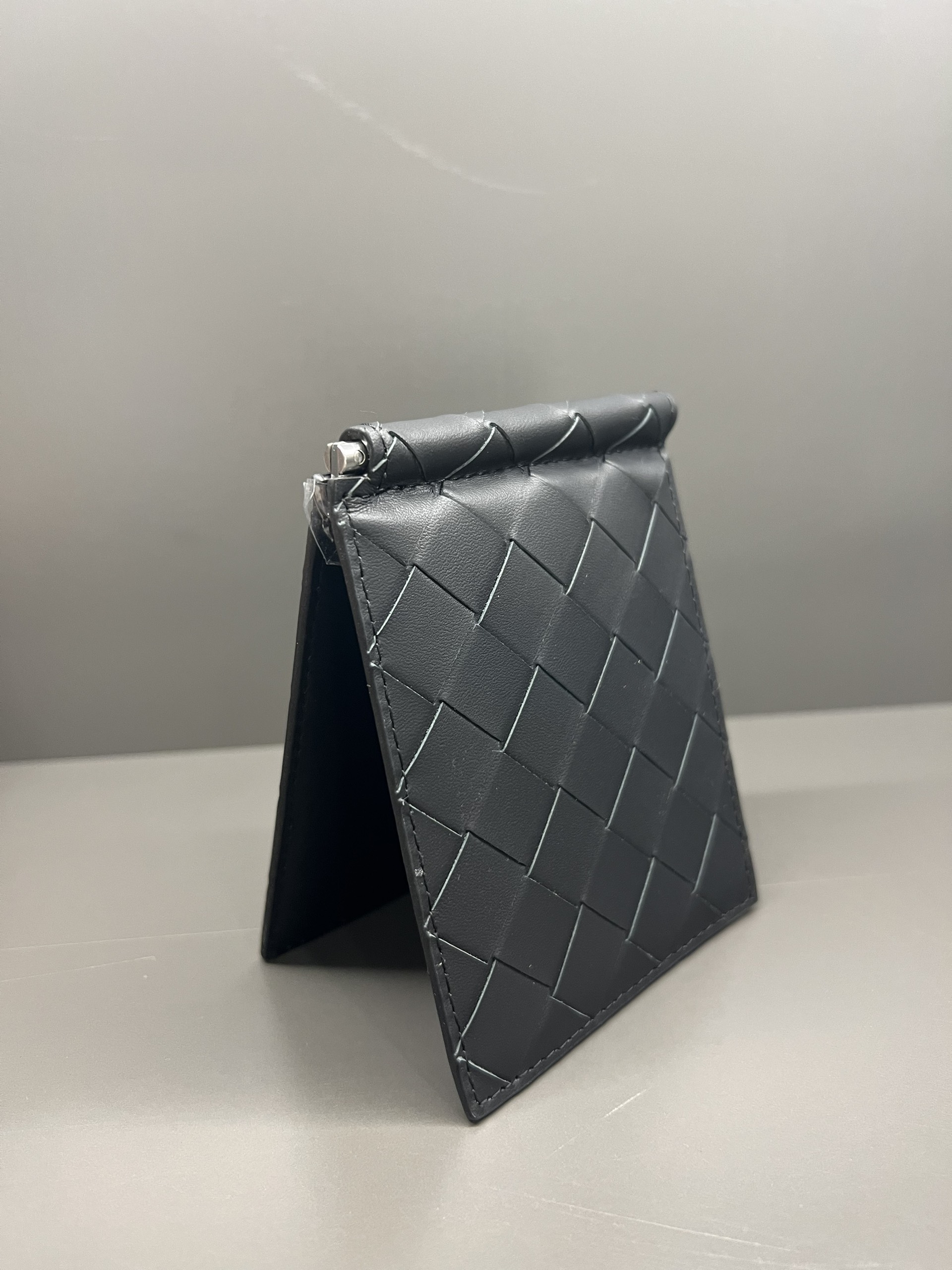 보테가 Intrecciato Bill Clip Wallet