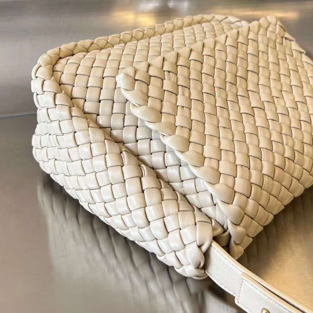 보테가 Small Cobble Shoulder Bag