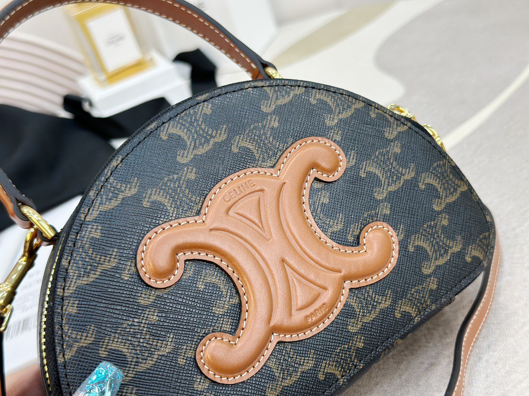 셀린느 HALF MOON CASE 미니백