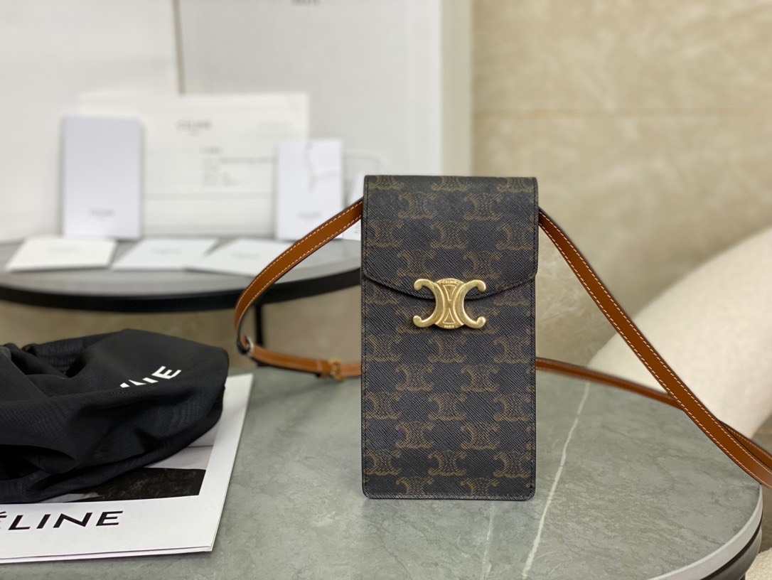 셀린느 TRIOMPHE CANVAS 핸드폰백