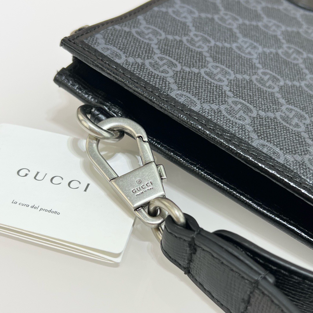 구찌 인터로킹 G 디테일 남성 파우치 (2컬러)