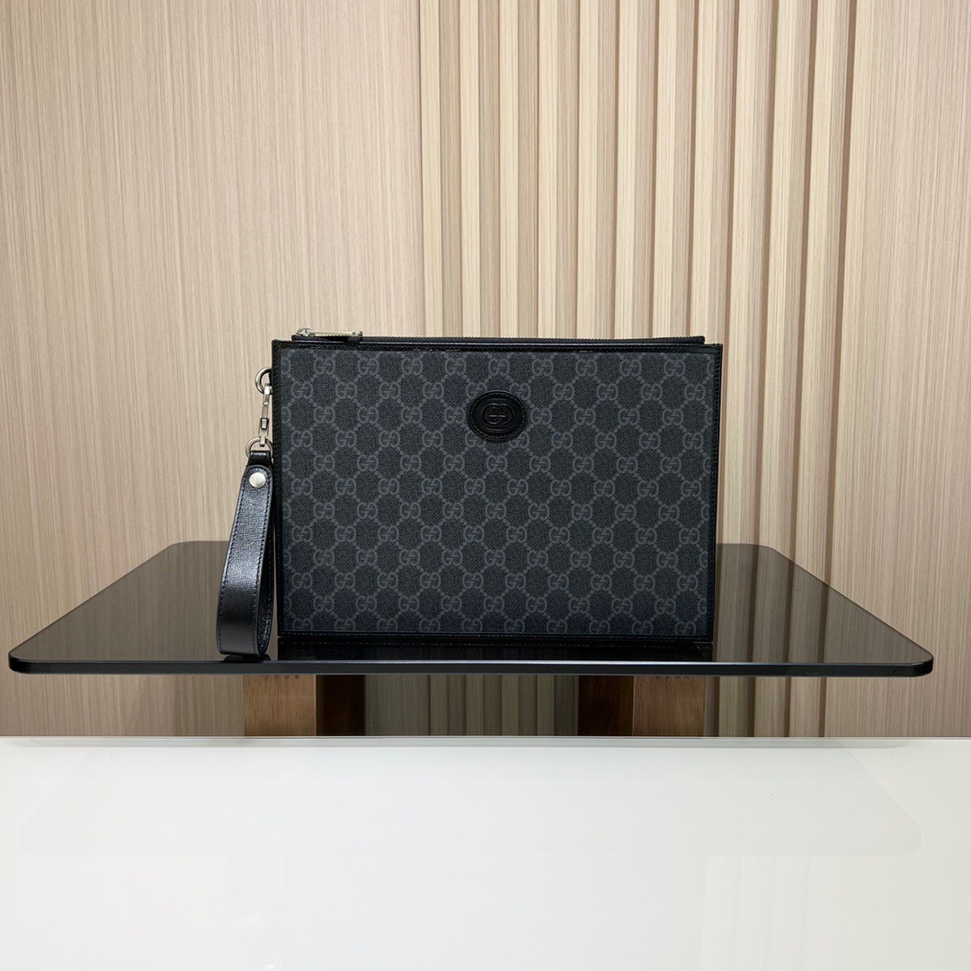 구찌 인터로킹 G 디테일 남성 파우치 (2컬러)