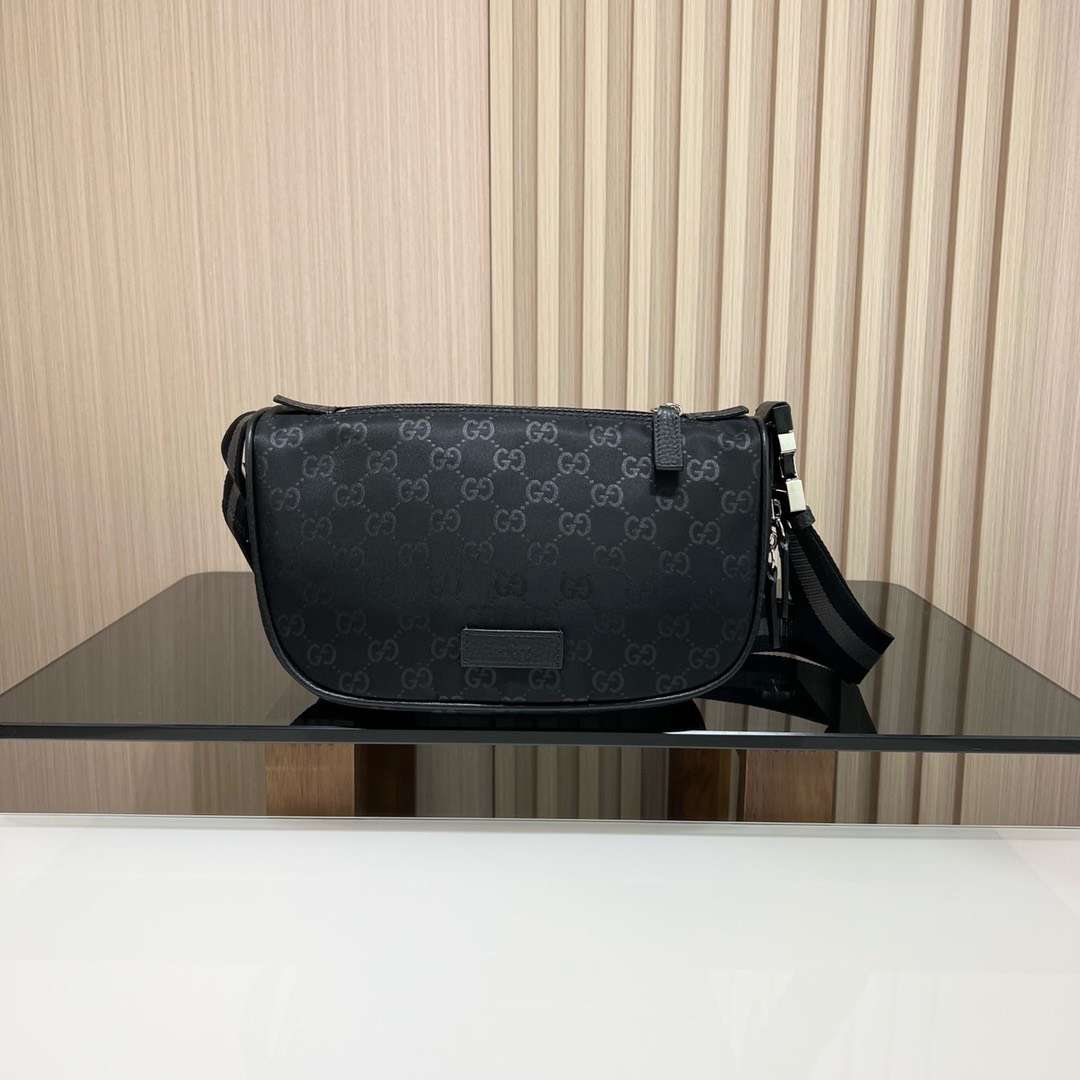 구찌 GG 패브릭 웨이스트백