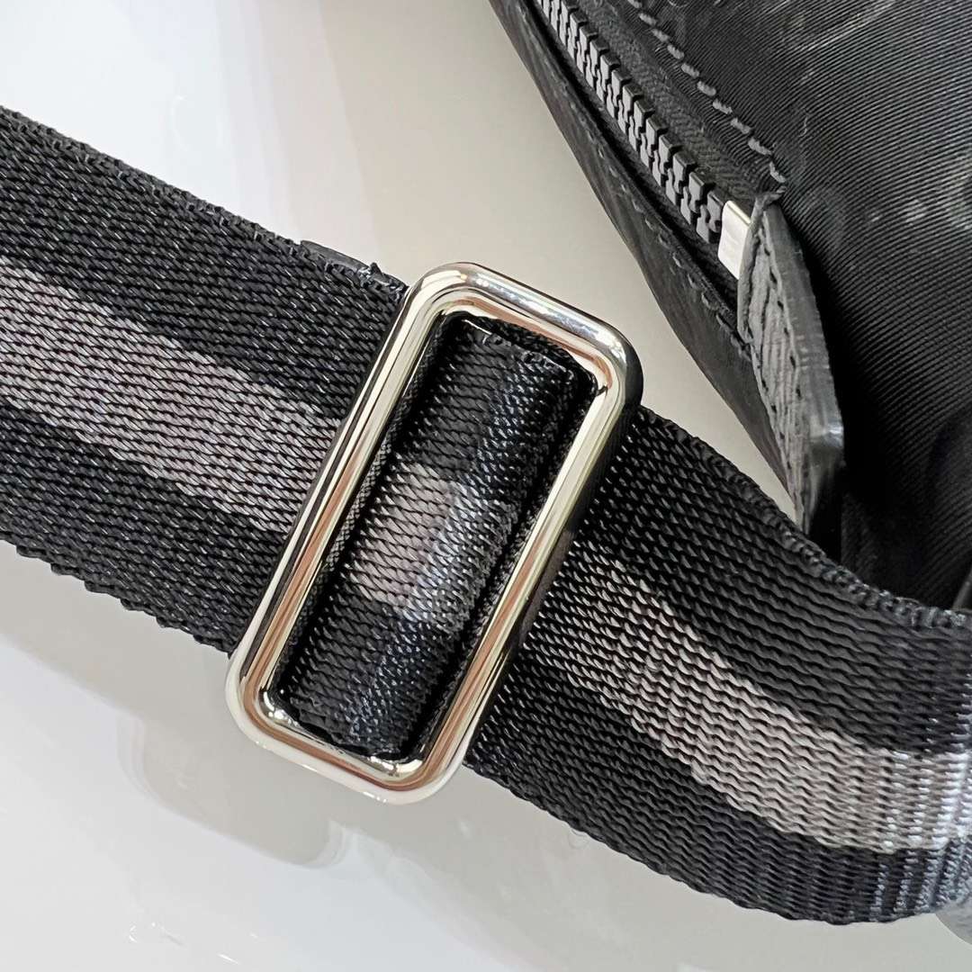 구찌 GG 패브릭 웨이스트백