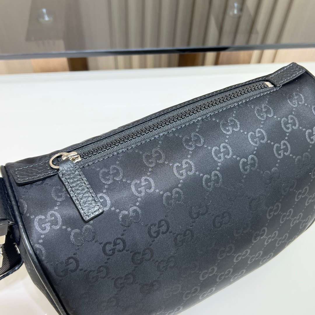 구찌 GG 패브릭 웨이스트백