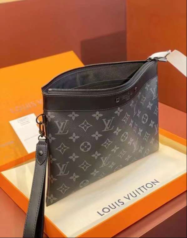 루이비통 포쉐트 투 고 모노그램 클러치