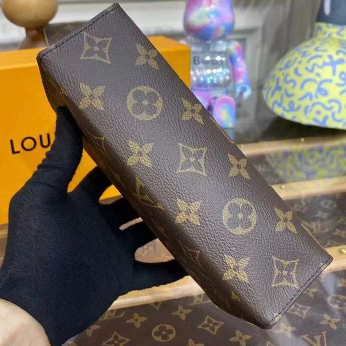 루이비통 포쉐트 토일렛 모노그램 클러치