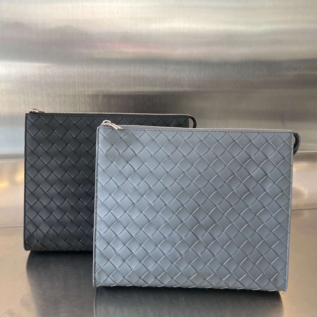 보테가 Intrecciato Leather 남성 파우치