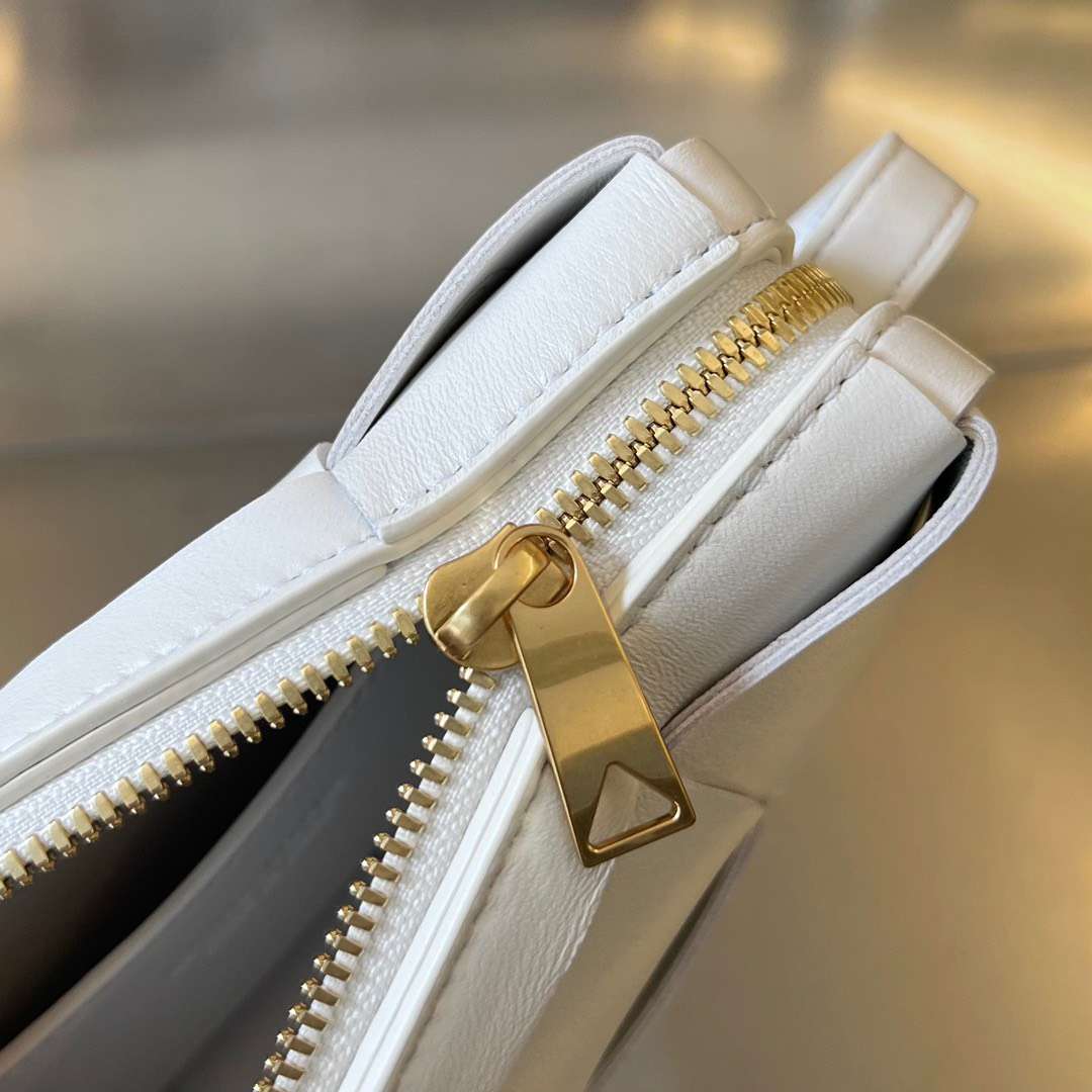 보테가 CASSETTE 여성 가방 (2컬러)