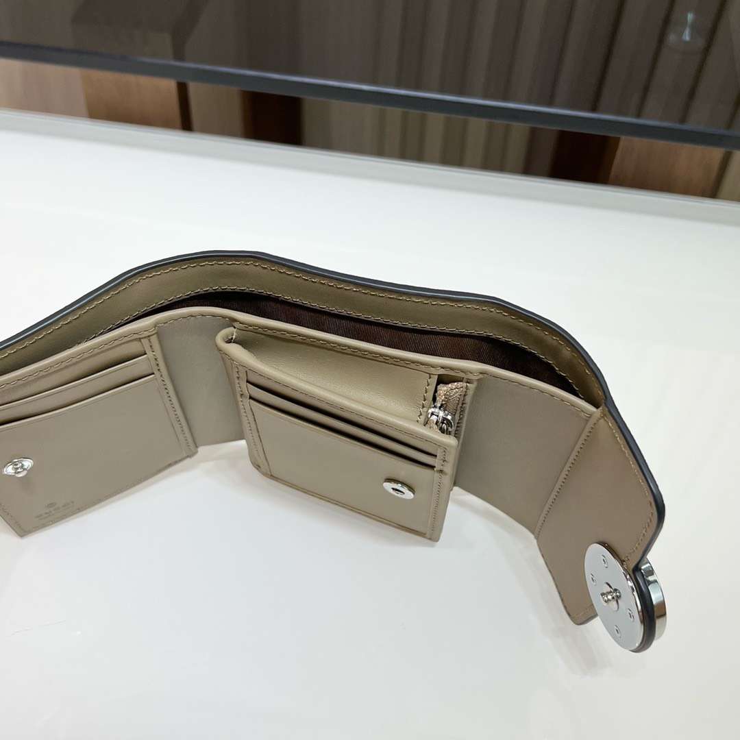 구찌 GG PETITE 여성 지갑