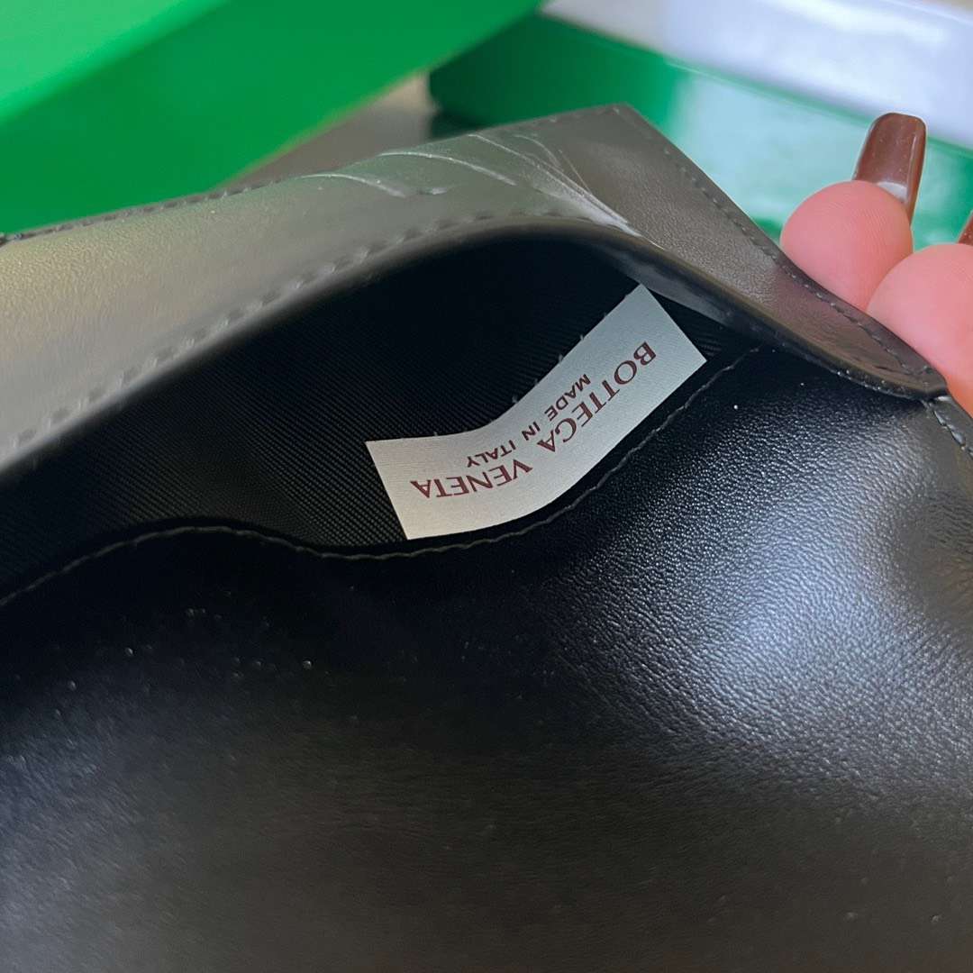 보테가 Medium Cassette 카드 지갑 (3컬러)