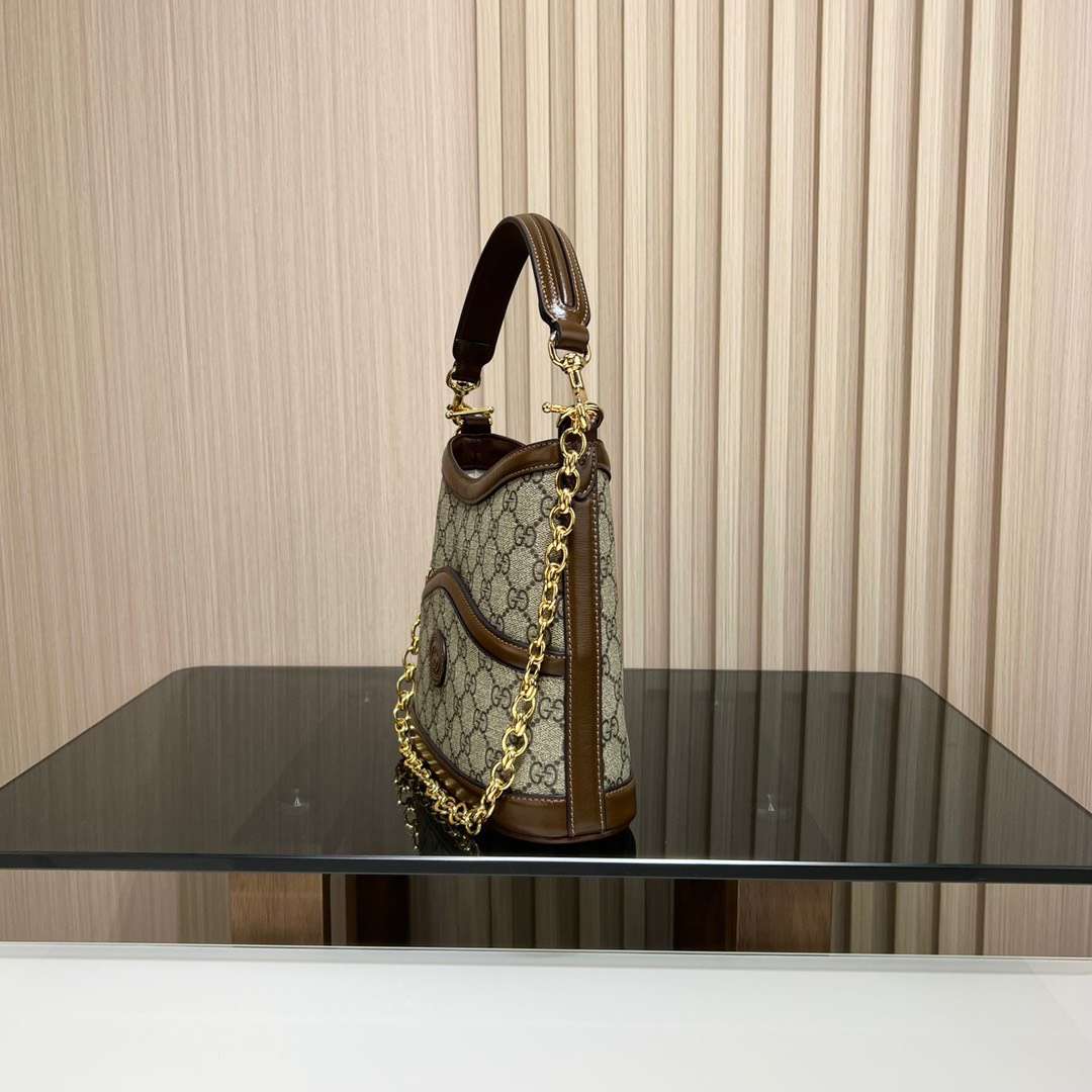 구찌 Large Interlocking 여성 숄더백