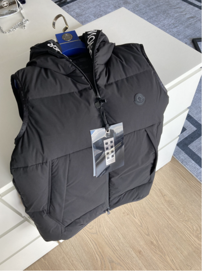 몽클레르 남자 조끼