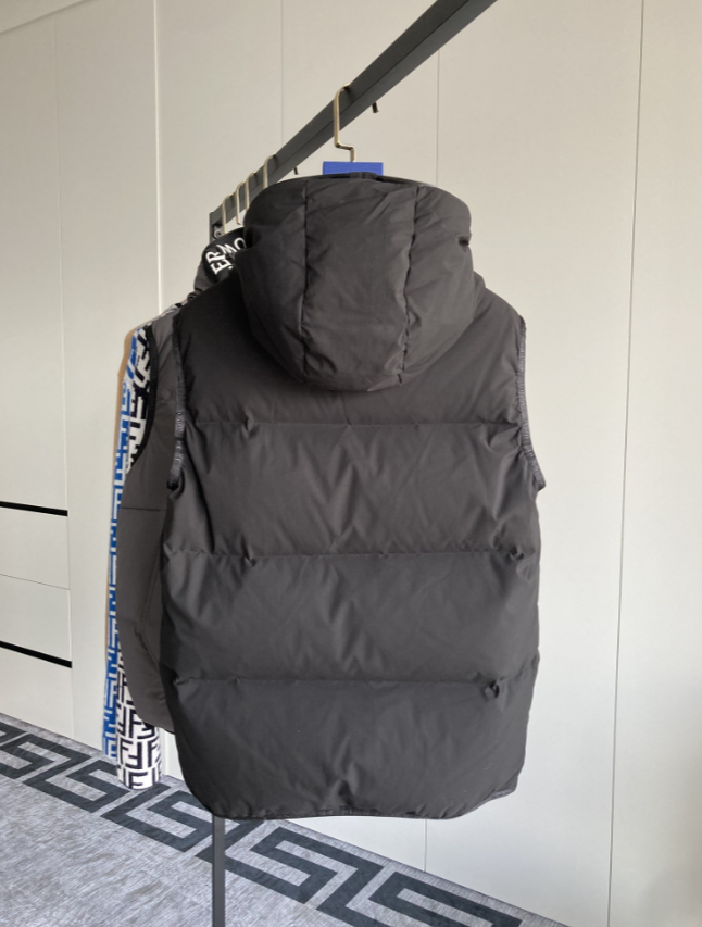 몽클레르 남자 조끼