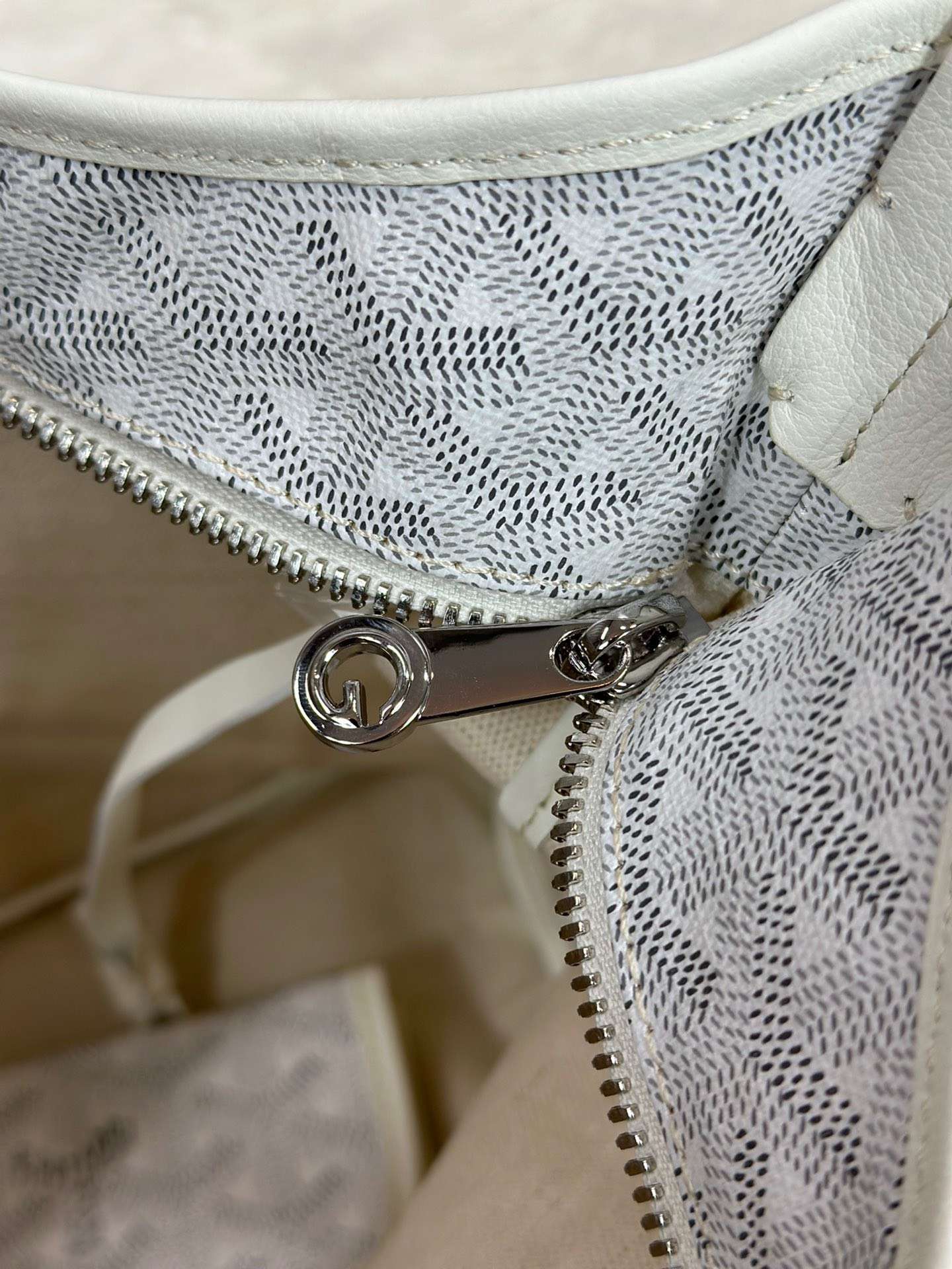 고야드 보헴 호보백 화이트