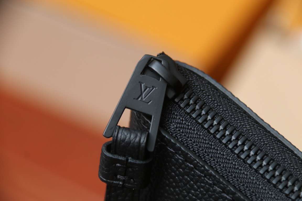 루이비통 MONOGRAM ECLIPSE 클러치