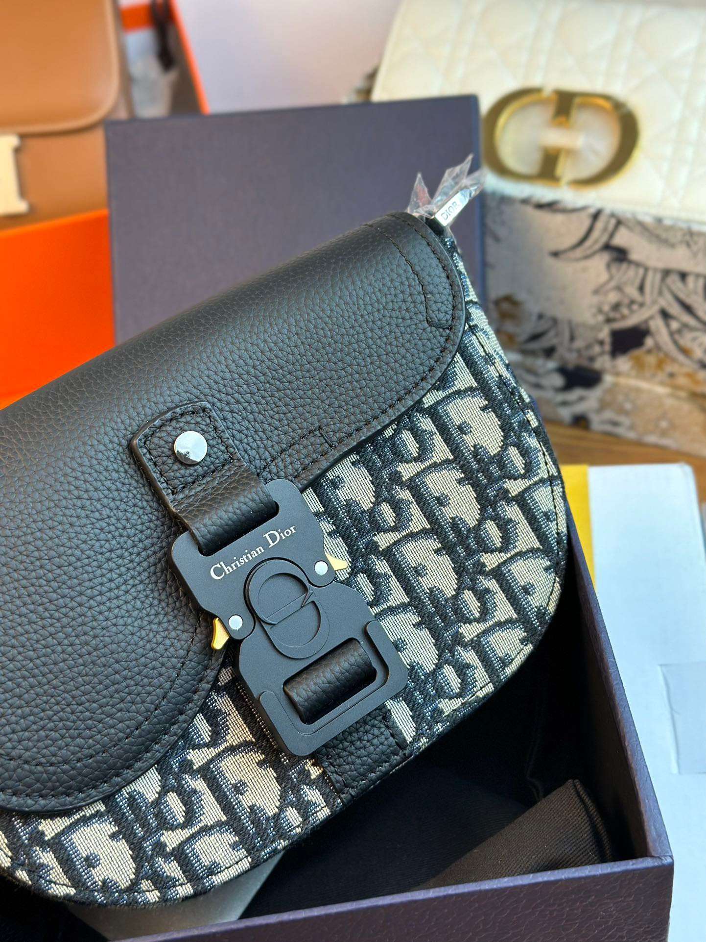 디올 Saddle Messenger 남여공용 가방