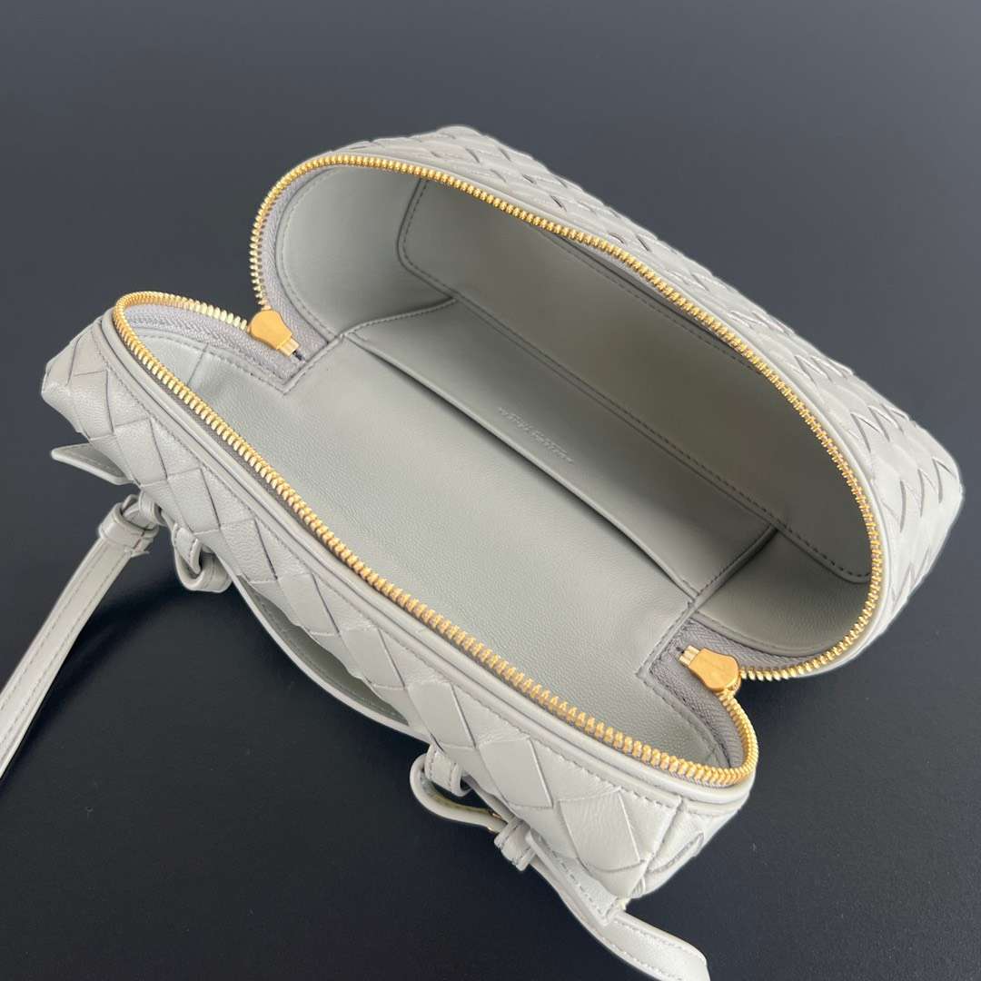 보테가 VANITY CASE 여성 크로스백 (2컬러)