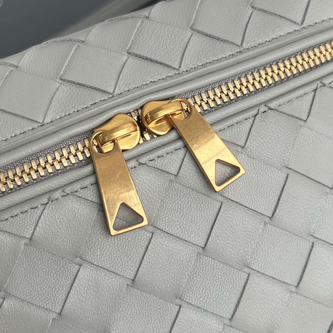 보테가 VANITY CASE 여성 크로스백 (2컬러)