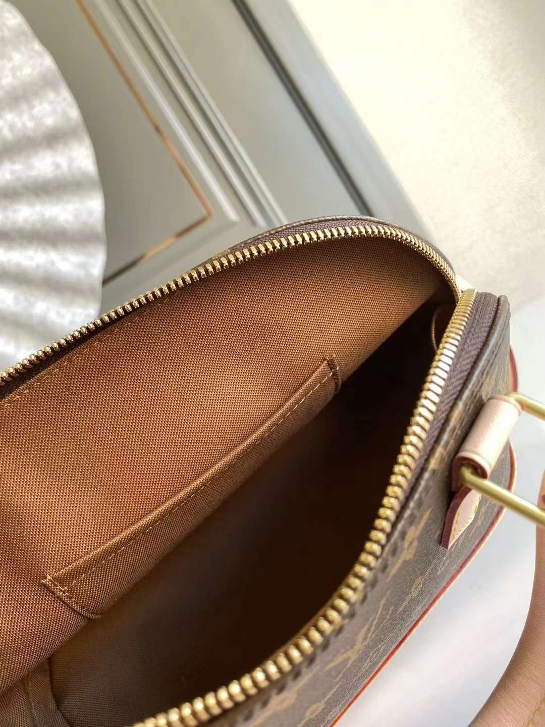 루이비통 알마 BB 모노그램 여성 가방