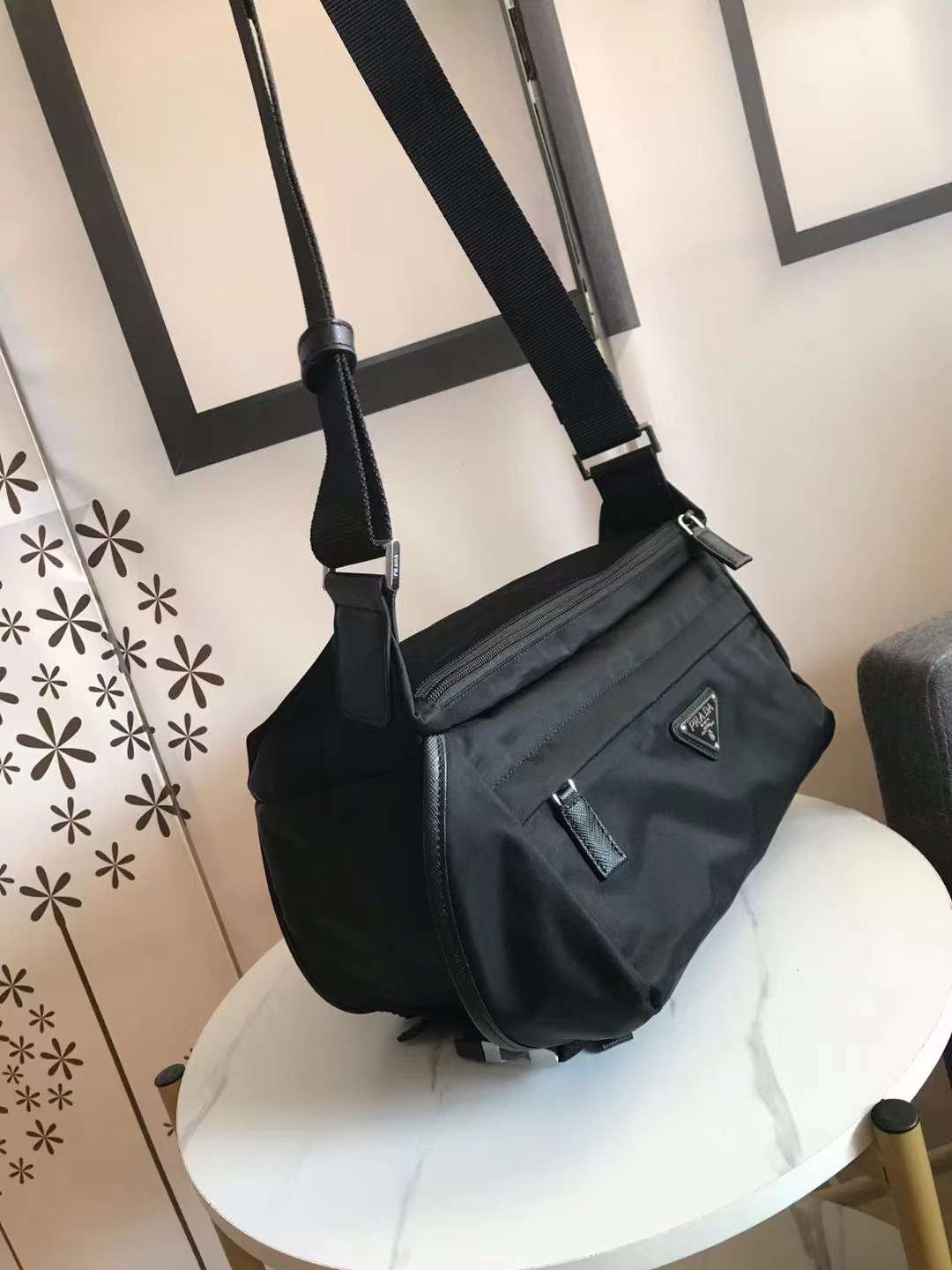 프라다 리나일론 및 사피아노 가죽 숄더백