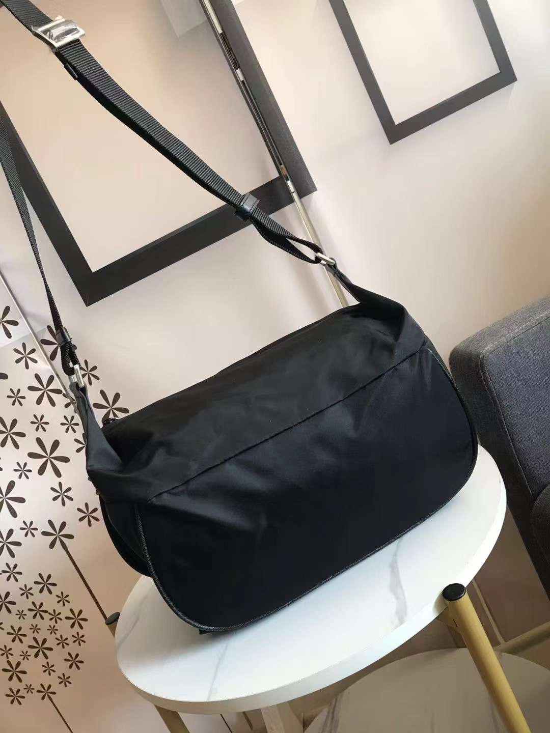 프라다 리나일론 및 사피아노 가죽 숄더백