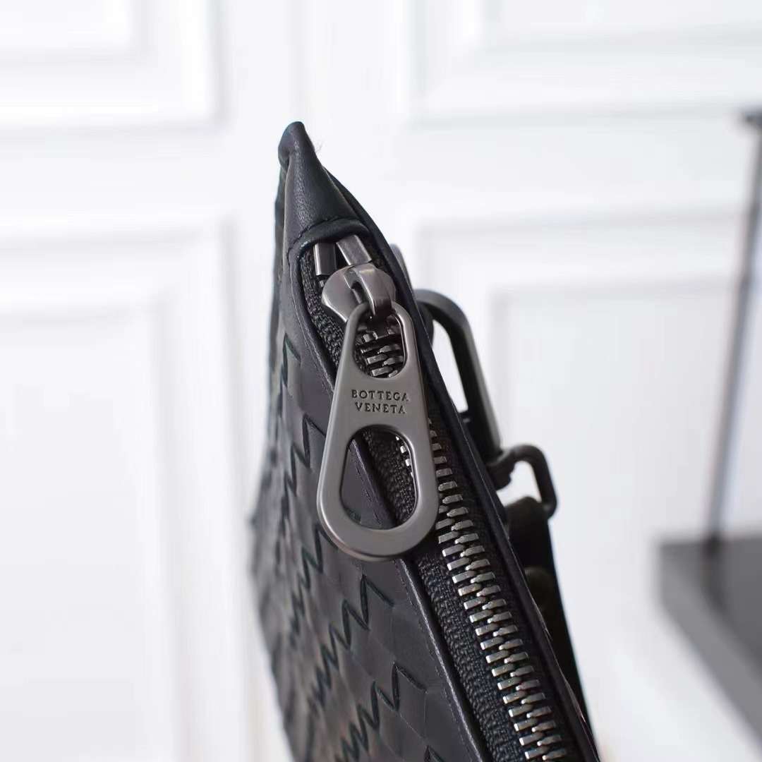 보테가 인트레치아토 클러치백