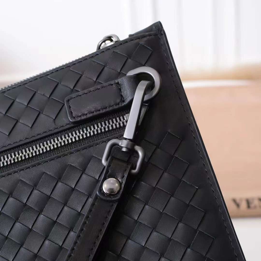 보테가 인트레치아토 클러치백