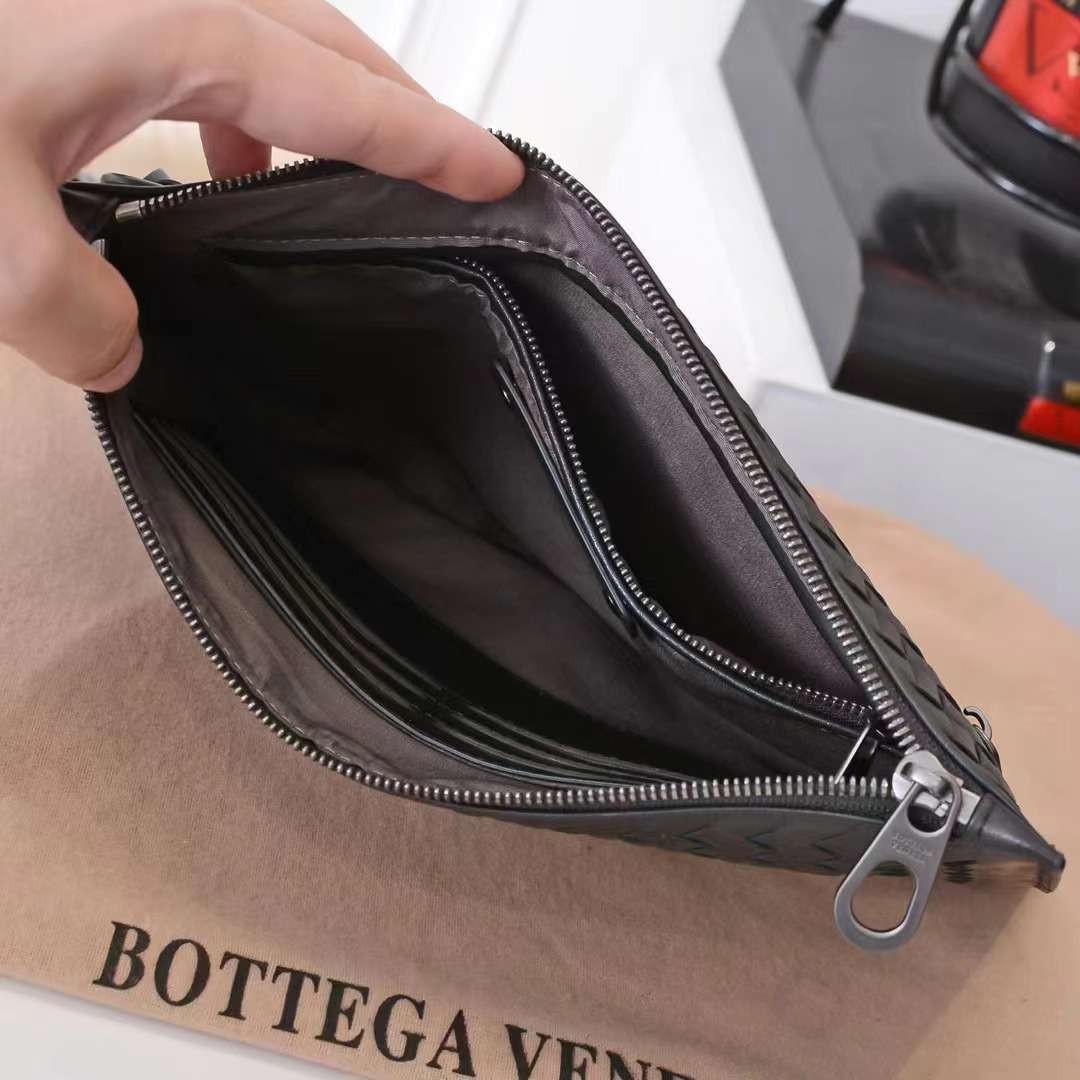 보테가 인트레치아토 클러치백