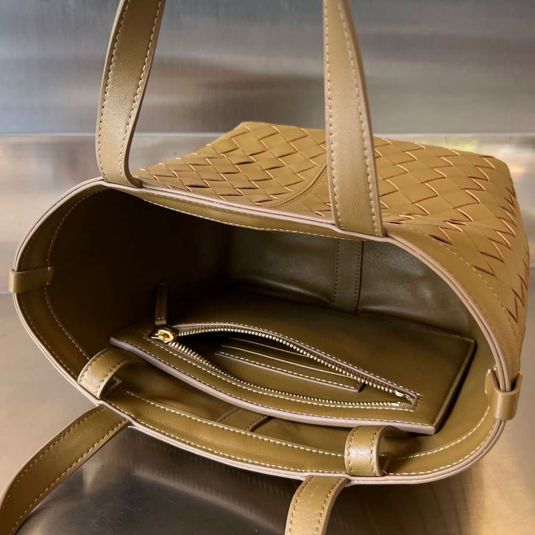 보테가 Flip Flap Tote 여성 가방 (2컬러)