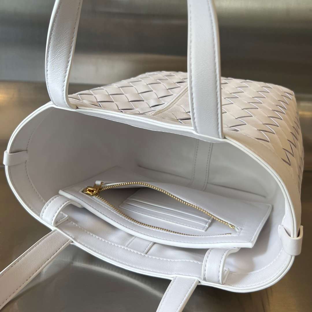 보테가 Flip Flap Tote 여성 가방 (2컬러)