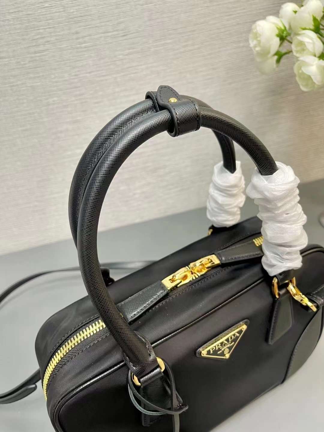 프라다 리에디션 1978 미디엄 사피아노 여성 가방