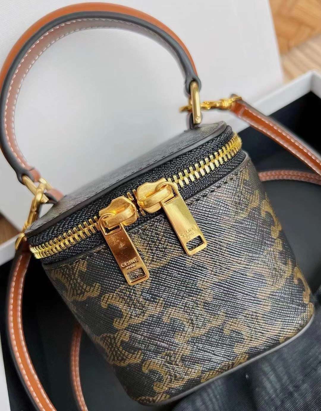 셀린느 미니 배니티 케이스 트리오페 여성 크로스백