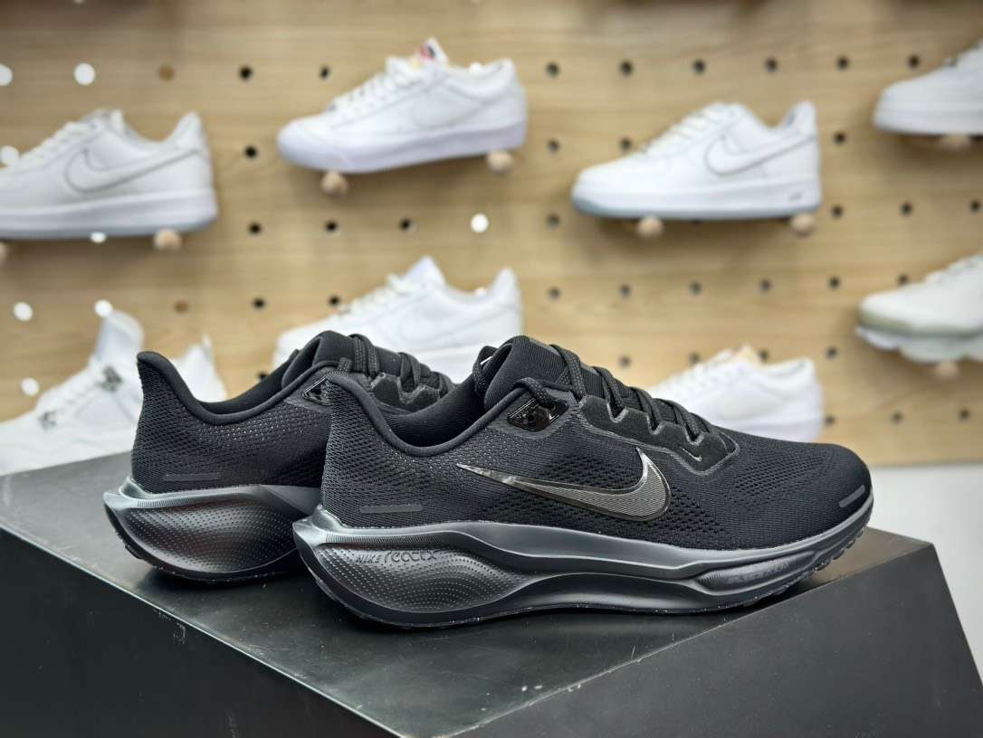 나이키 TRIPLE BLACK 남여공용 스니커즈