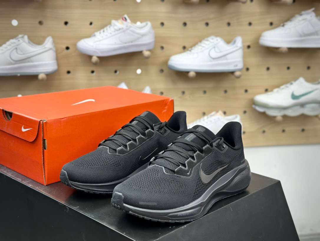 나이키 TRIPLE BLACK 남여공용 스니커즈