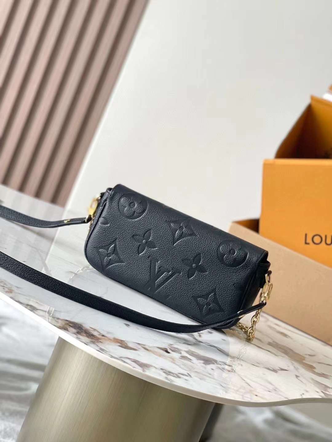 루이비통 월릿 온 체인 아이비 숄더백
