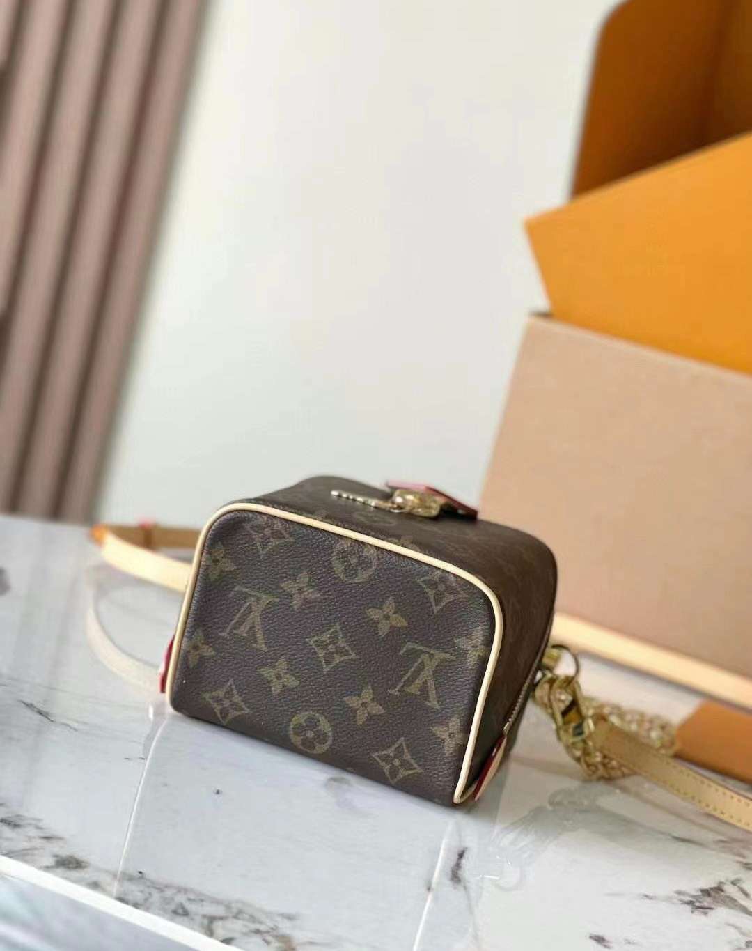 루이비통 저스트인케이스 박스 체인 여성 숄더백