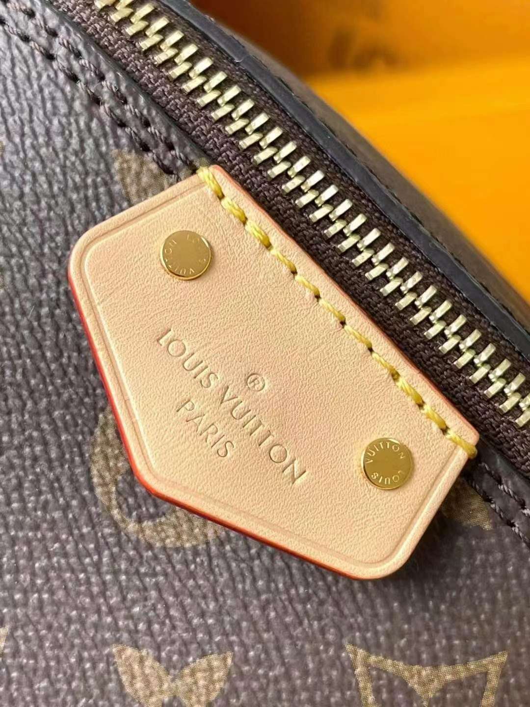 루이비통 저스트인케이스 박스 체인 여성 숄더백