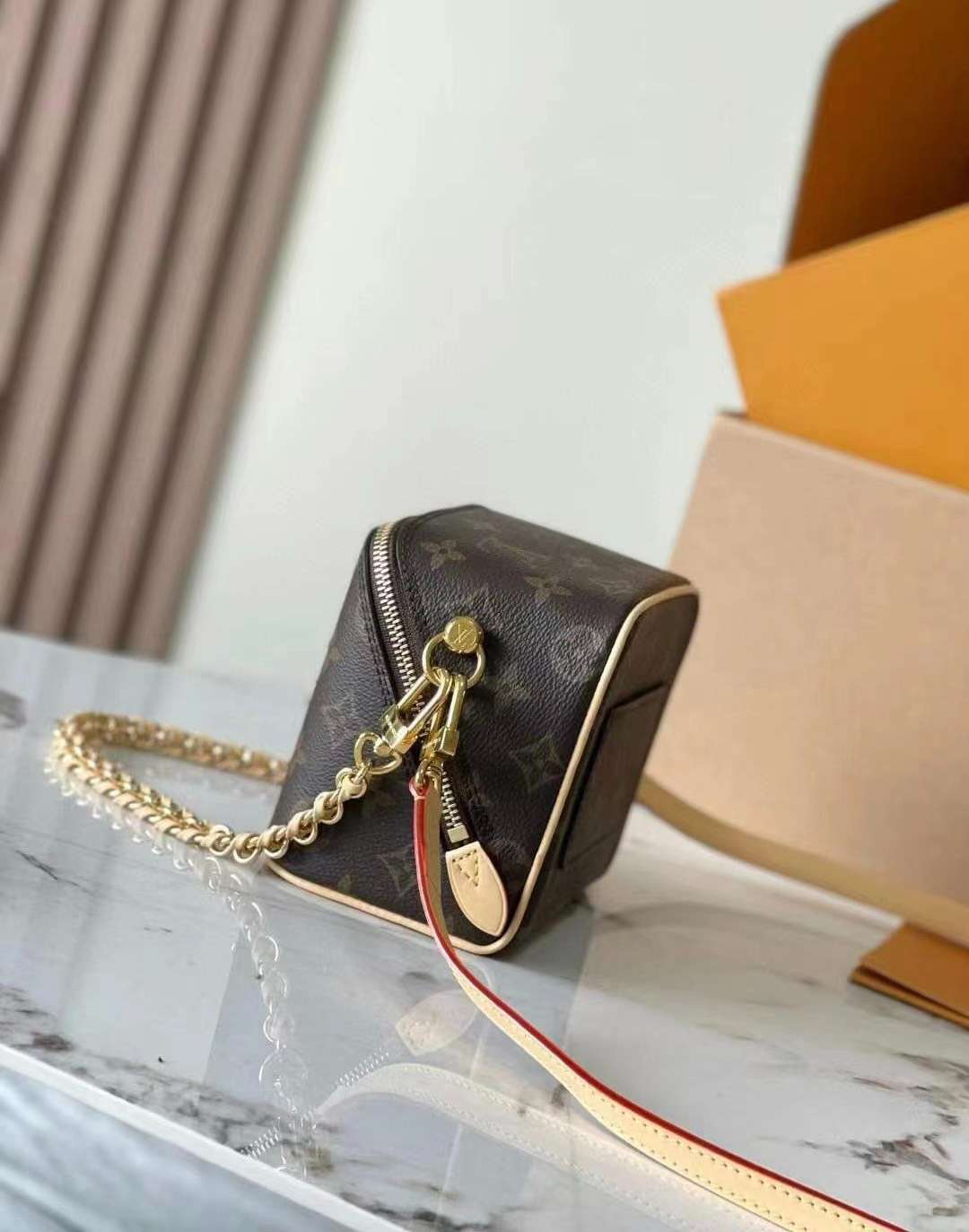 루이비통 저스트인케이스 박스 체인 여성 숄더백