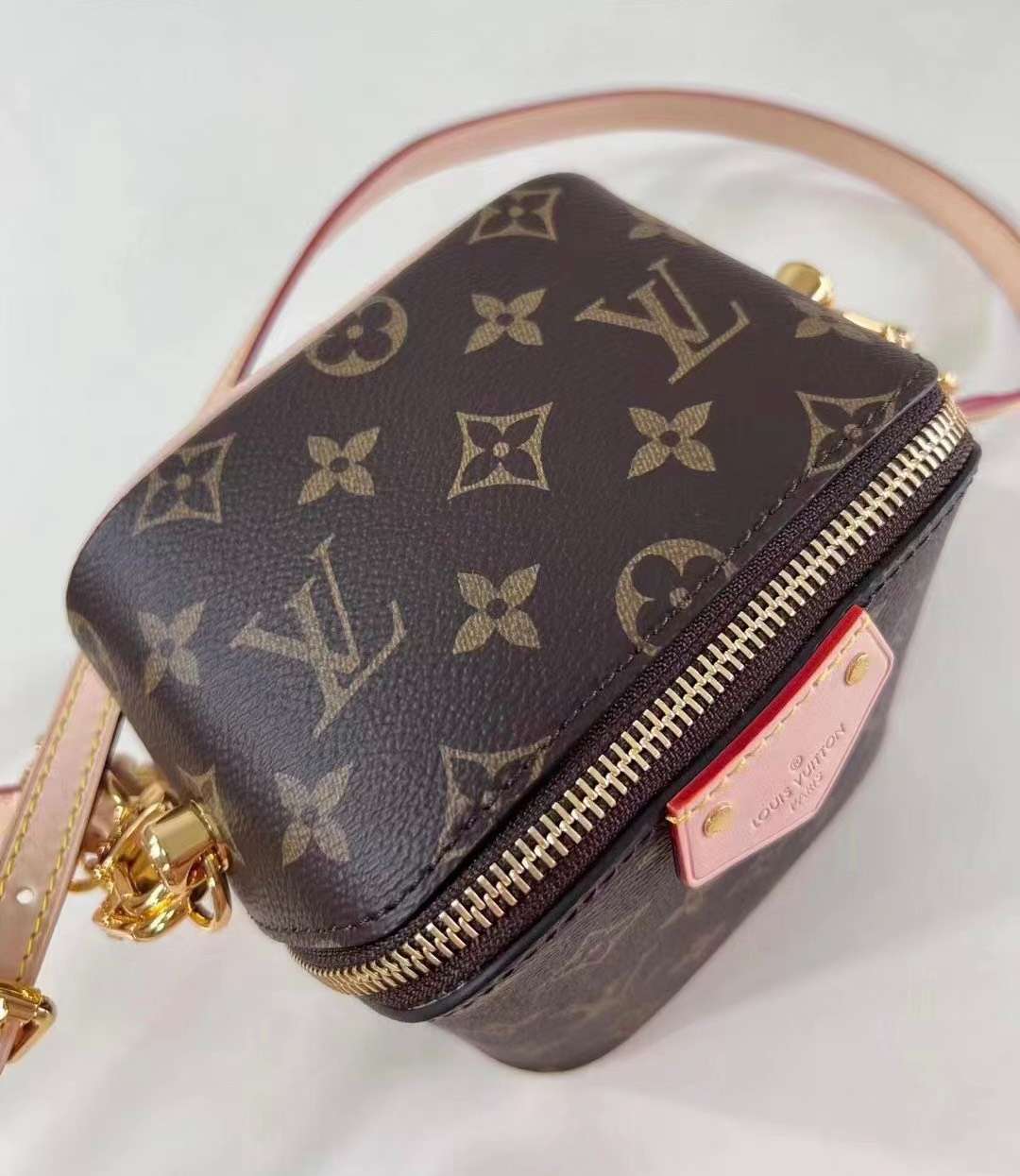 루이비통 저스트인케이스 박스 체인 여성 숄더백