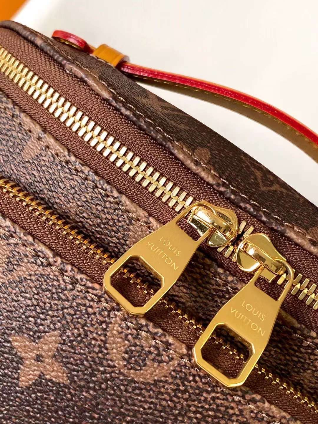 루이비통 MONOGRAM RUSH 남성 범백