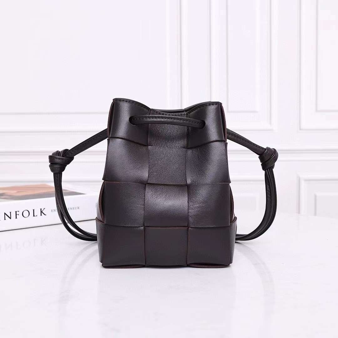 보테가 미니 레더 카세트 버킷백 블랙