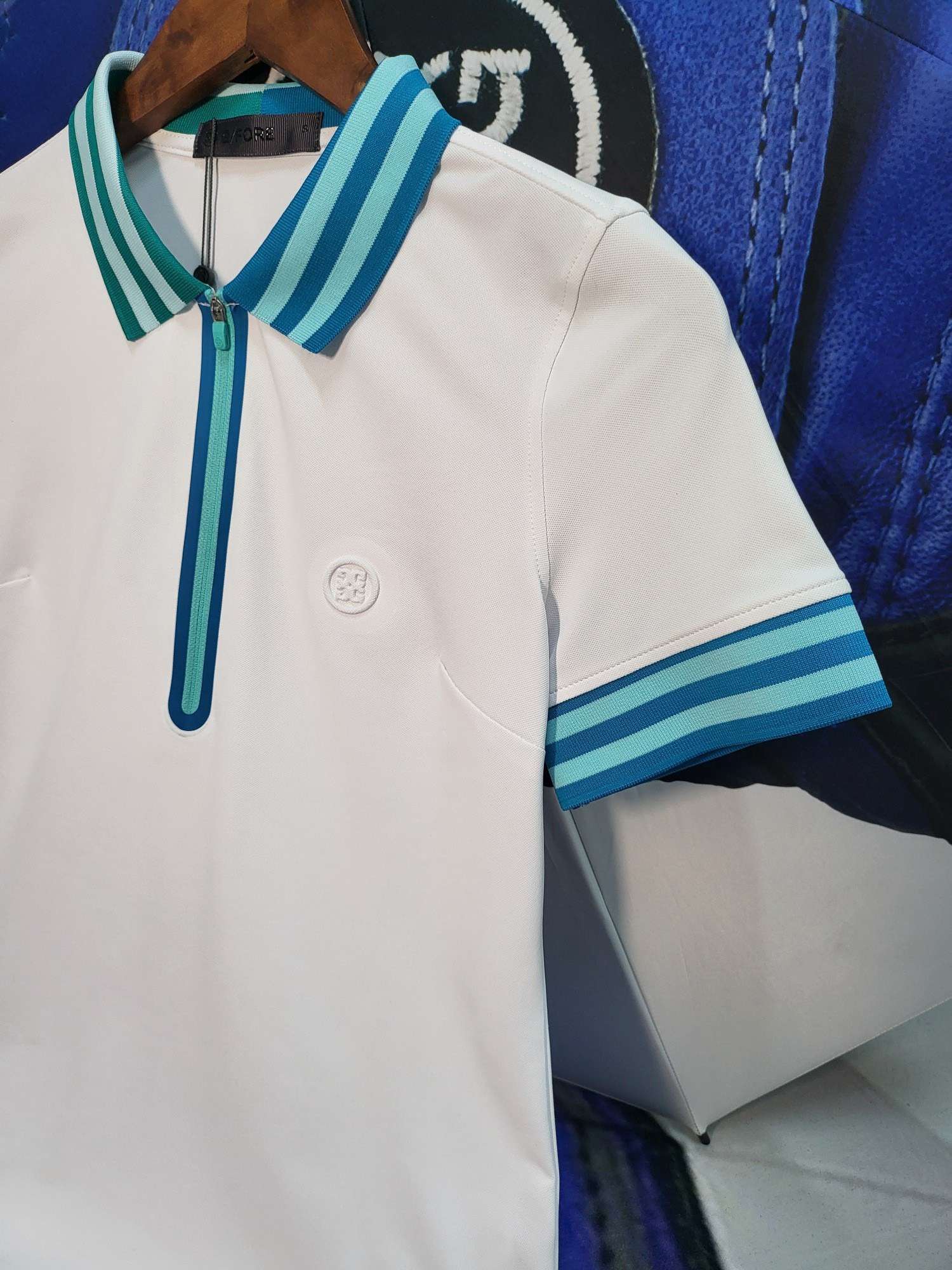 지포어 CONTRAST EMBOSSED LOGO 여성 골프 반팔티